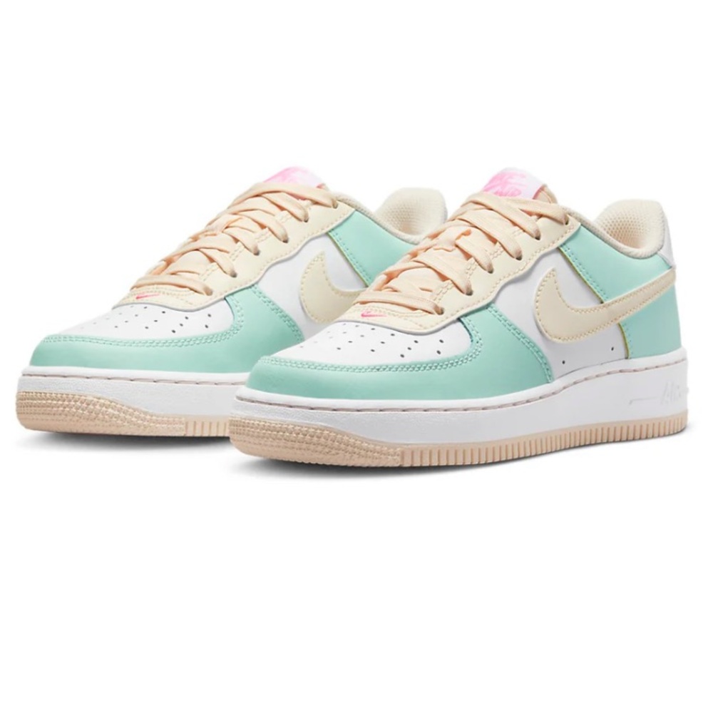 💙Nike💙Air Force 1 Low
Emerald Rise Guava Ice Youth Size 6/Women Size 7.5. NWOT